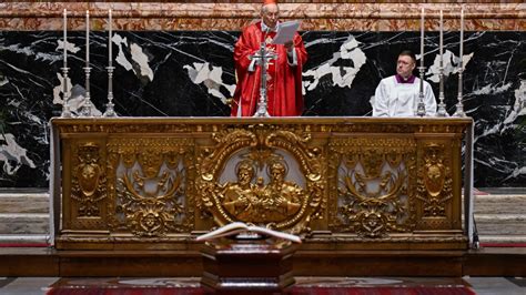 Il cardinale Re ai funerali di Sebastiani: ha insegnato la via del .